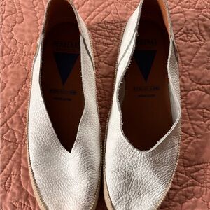 Verbenas Women's White Flats
